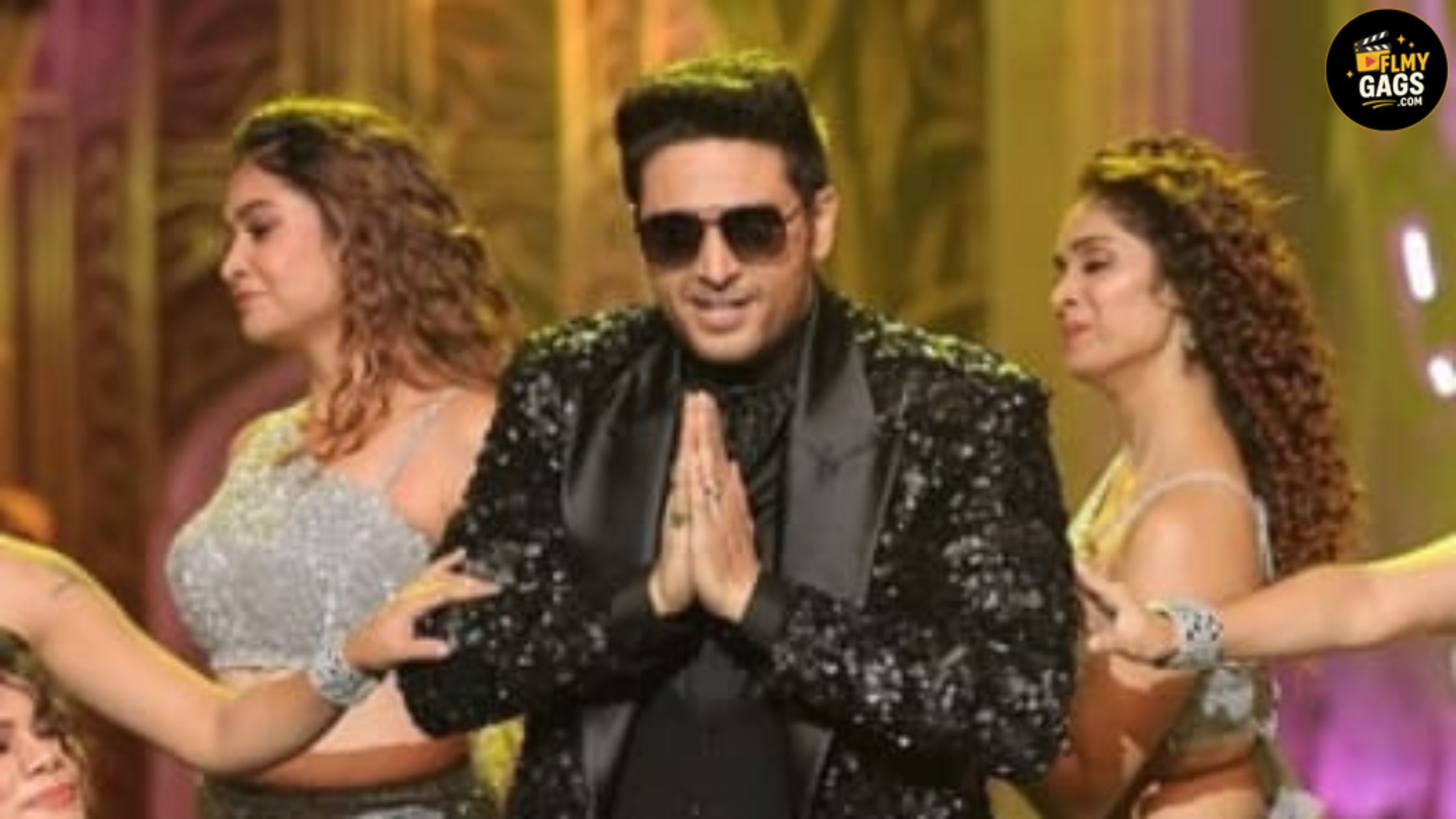 Bigg Boss 19 Winner Gaurav Khanna Lifts the Trophy, Wins Rs 50 Lakh and a Car